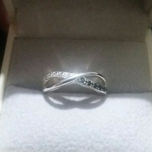 Sz 6 - sterling clear and black CZ infinity ring